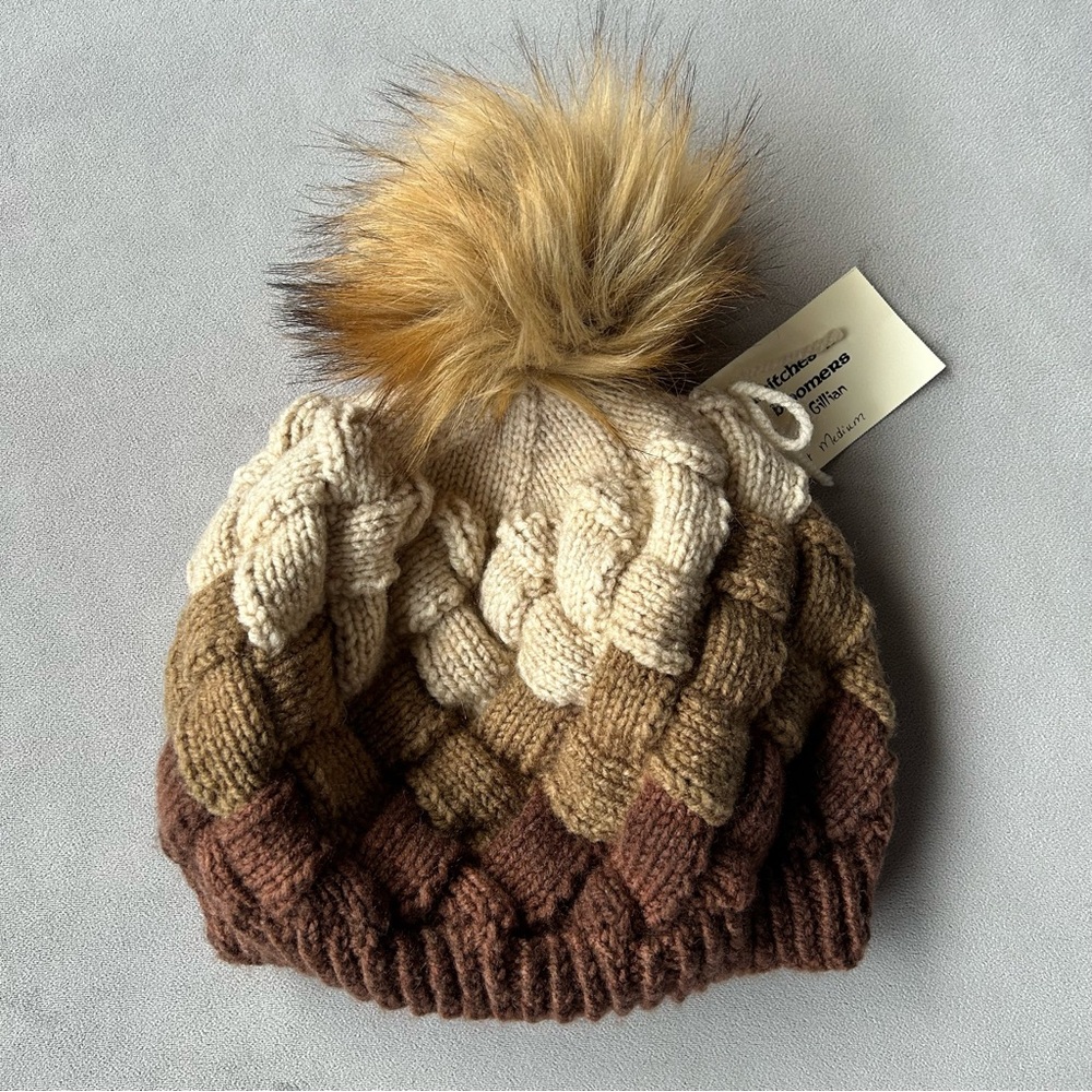 Hand Knit Toque 🇨🇦 ~ Beige Brown with Faux Fur Pom ~ Adult Medium ~ Brand New!